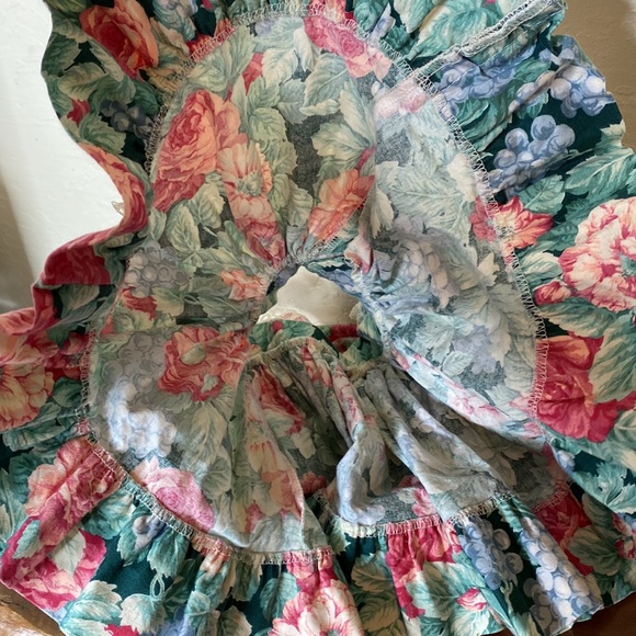 Gorgeous  Victorian style lace trim floral print newborn dress - Picture 4 of 5